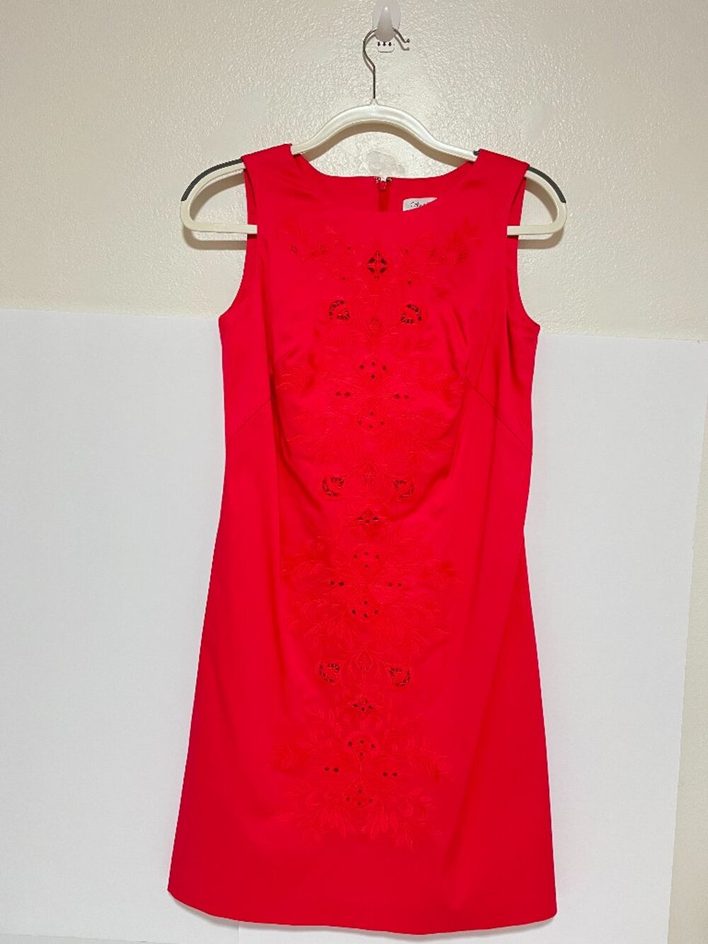 CALVIN KLEIN Women's Embroidered Pink Sleeveless Sheath Dress-Preowned Size 2
